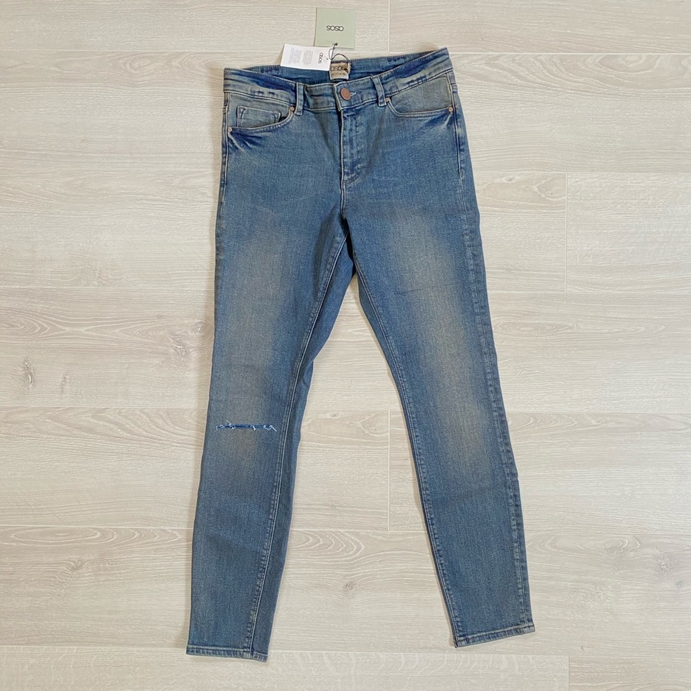 NWT ASOS Denim Blue Jeans With Ripped Knee